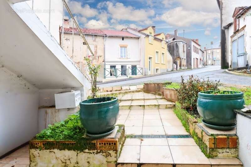 Maison à MAGNAC-LAVAL