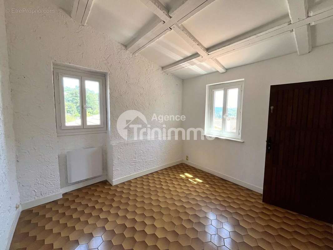Vente Contes Maison divisée en 3 appartements - photo 6