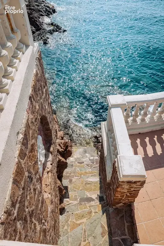 Villa pieds dans l’eau à Anthéor avec accès direct et privé à la mer - photo 5