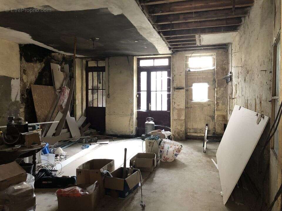 SALON  - Maison à PAUILLAC