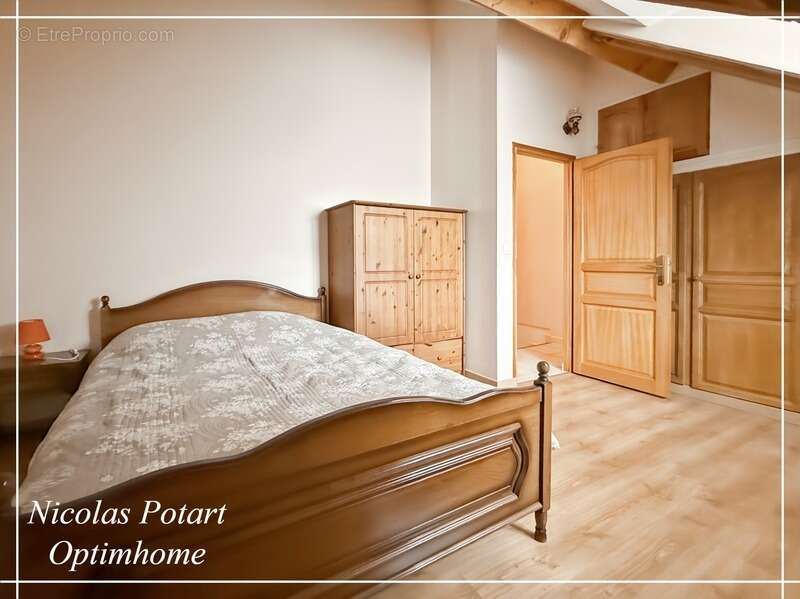 Maison de ville avec chambre au rez-de-chaussée, cour et garage - photo 15