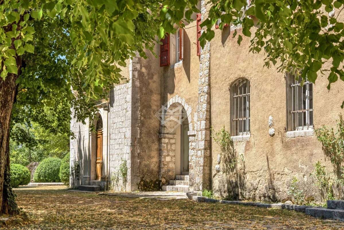 Exclusivité. Château du XVIe siècle – Domaine d'exception de 18 hectares au cœur de l'arrière-pays grassois - photo 9