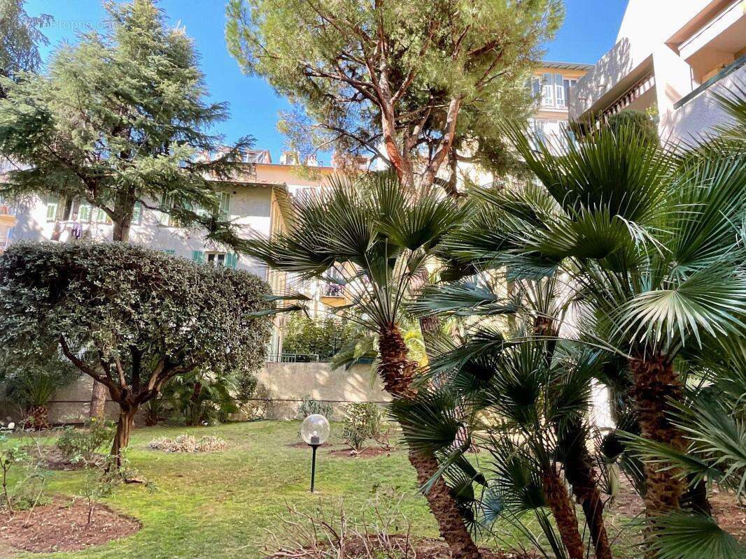 Nice centre / grand studio/ F1 / neuf/ équipé / balcon / cave - photo 11