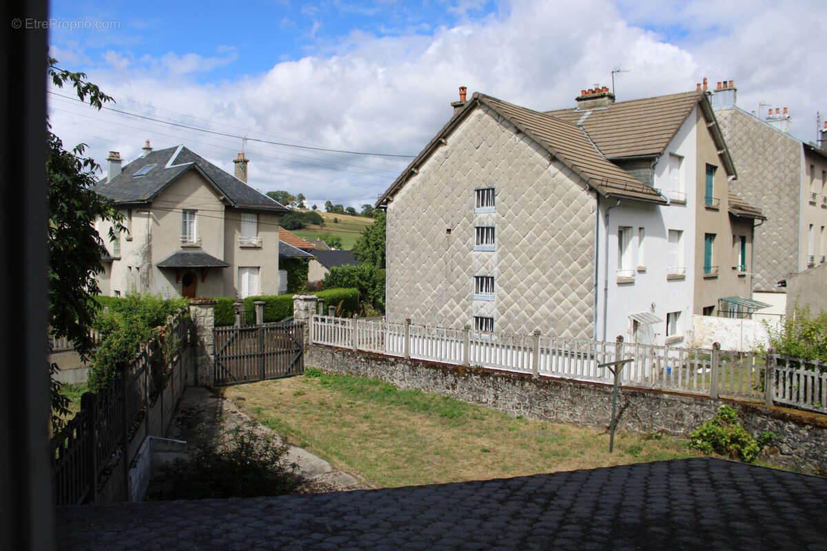 Maison à RIOM-ES-MONTAGNES