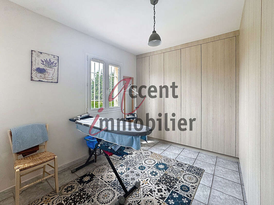 Mollégès, villa de 130m² avec piscine sur 1200m² de terrain - photo 9