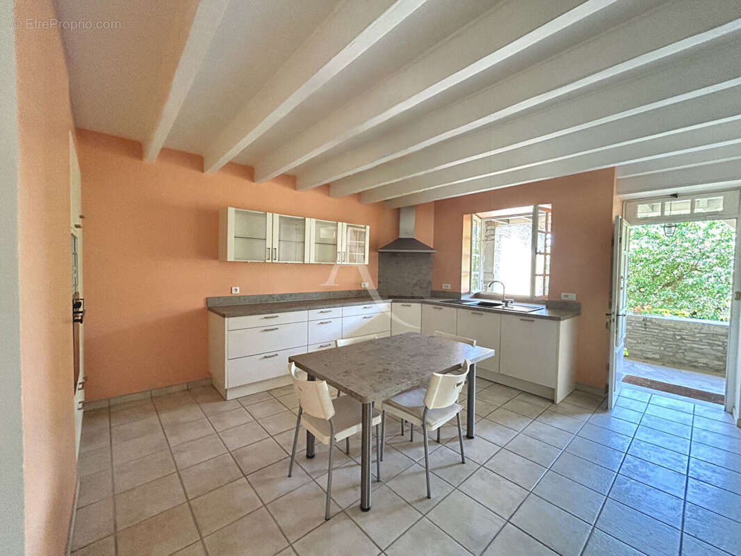 Maison à LA ROCHE-VINEUSE