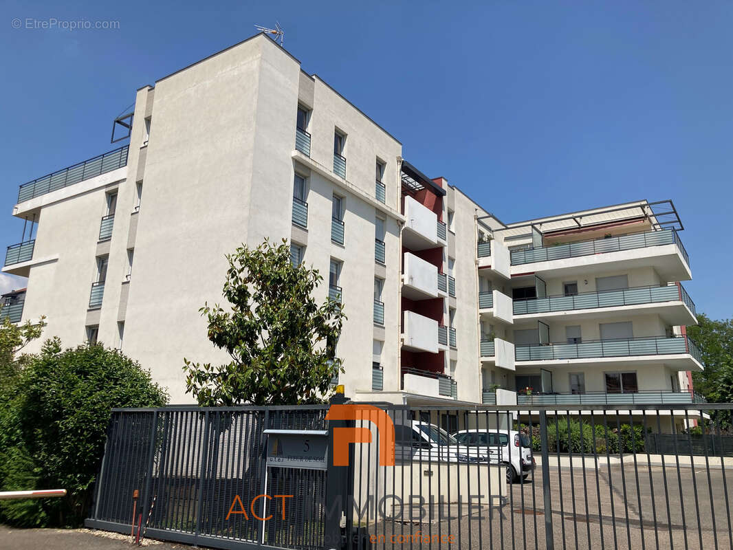 Appartement à L'ARBRESLE