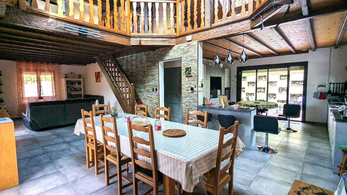 Maison à FROGES