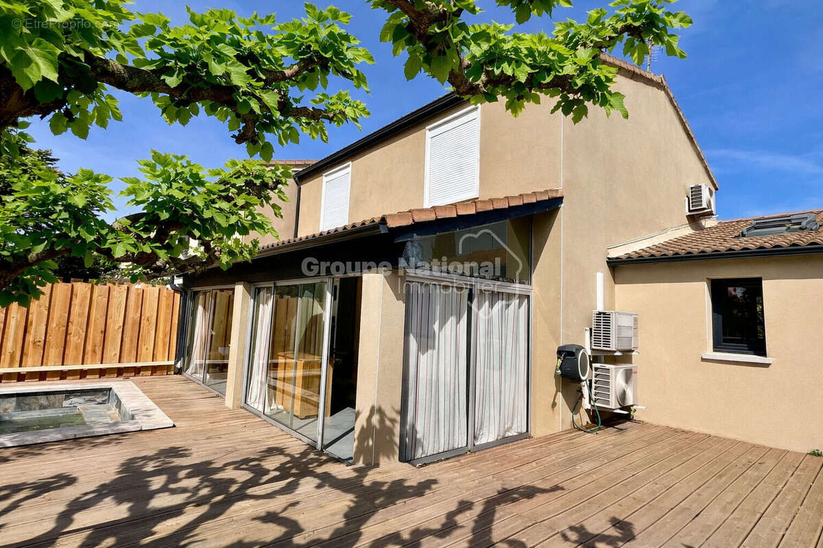 Les Angles, maison T5 de 137 m2 avec parking, garage box et piscine - photo 10