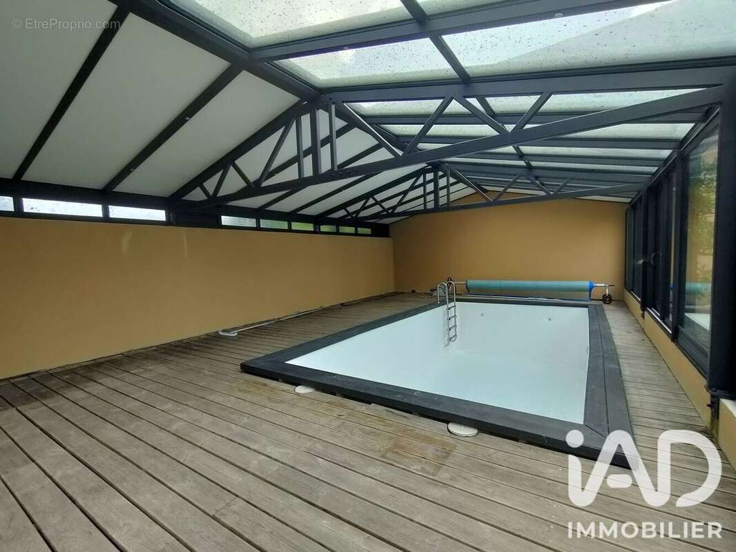 Maison 181 m² à Courgenay  - photo 6
