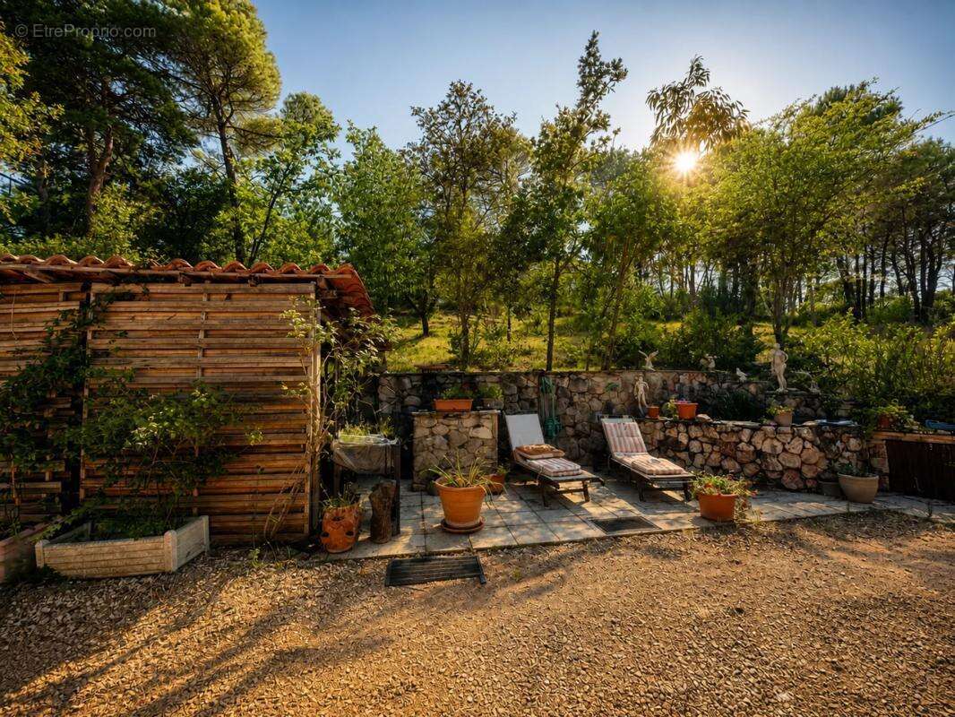 Maison de 7 pièces d'environ 196 m² à Esparron-de-Verdon - photo 4