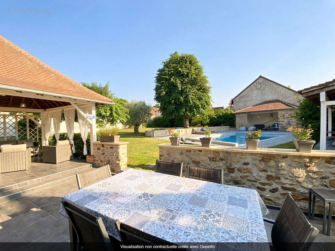 Maison à HOUDAN