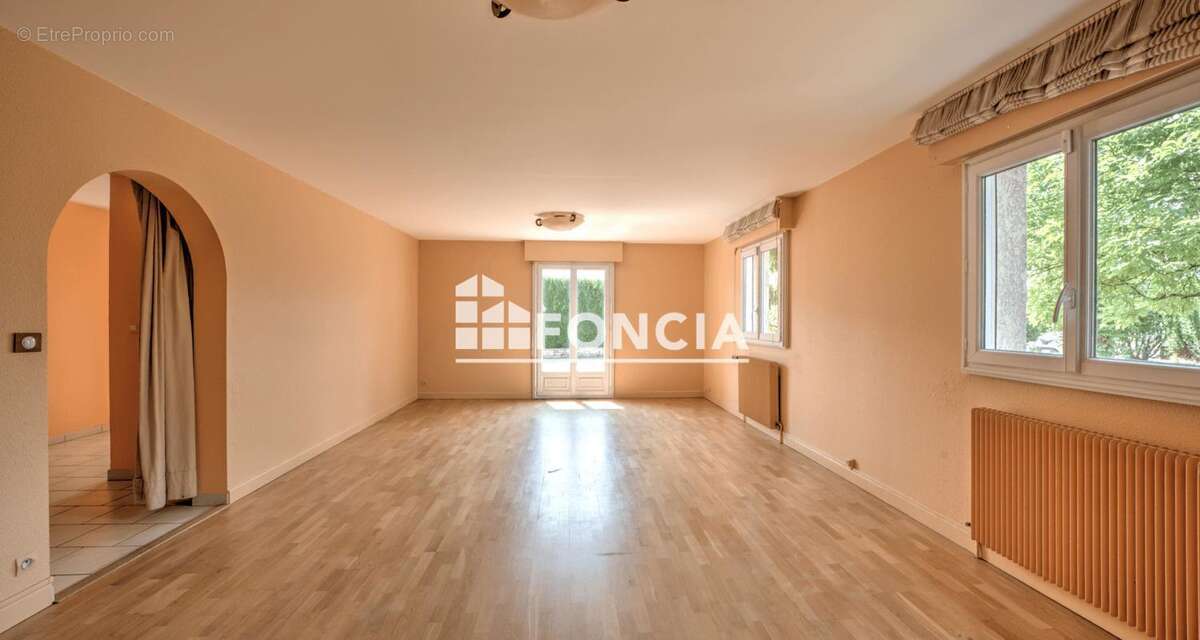 Maison à PREVESSIN-MOENS