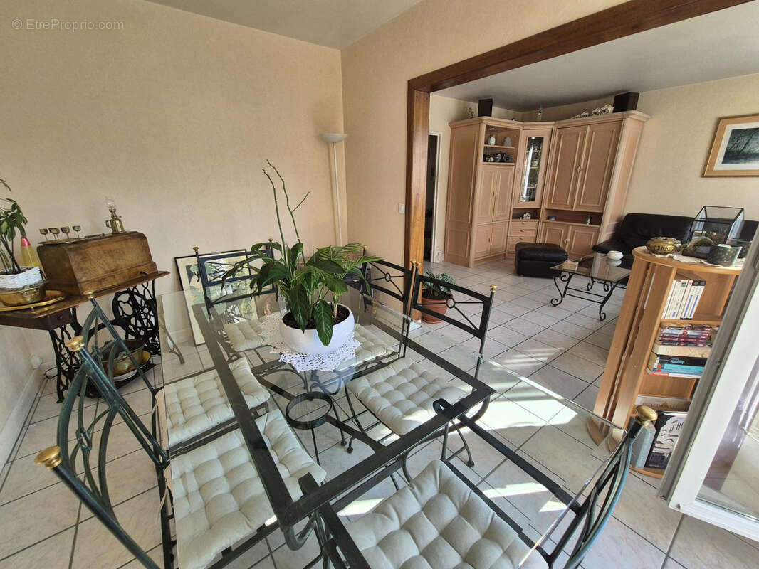 Appartement à JOUY-EN-JOSAS