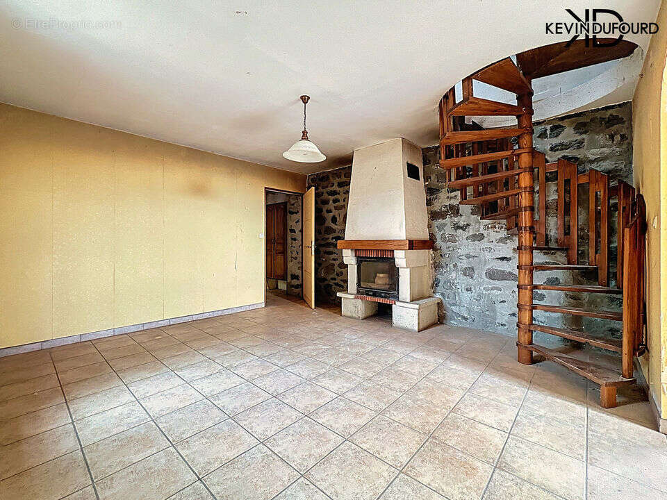 Maison à SAINT-LAURENT-SOUS-COIRON