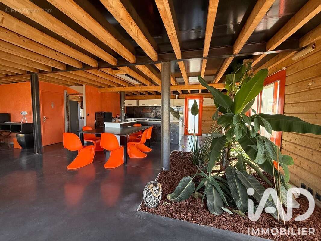 Maison 180 m² à Saint-Maurice-En-Gourgois  - photo 7
