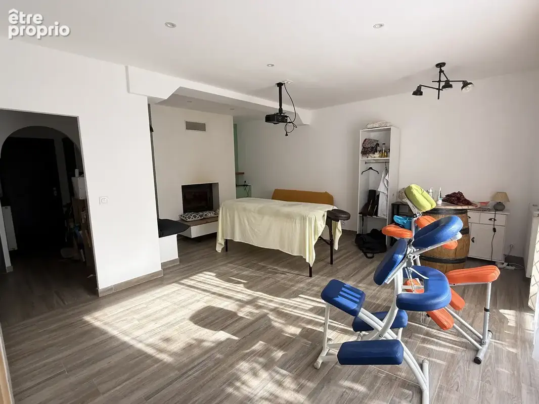 Maison familiale rénovée avec piscine, garage et stationnement camping-car. - photo 11