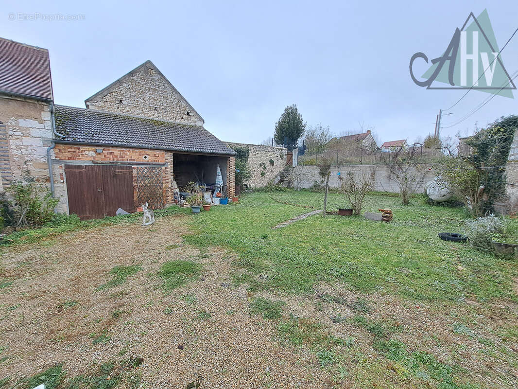 PROCHE PONT SUR YONNE (89) - Maison de 103 m2 avec 3 chambres, grange et jardin de 830 m2. - photo 16
