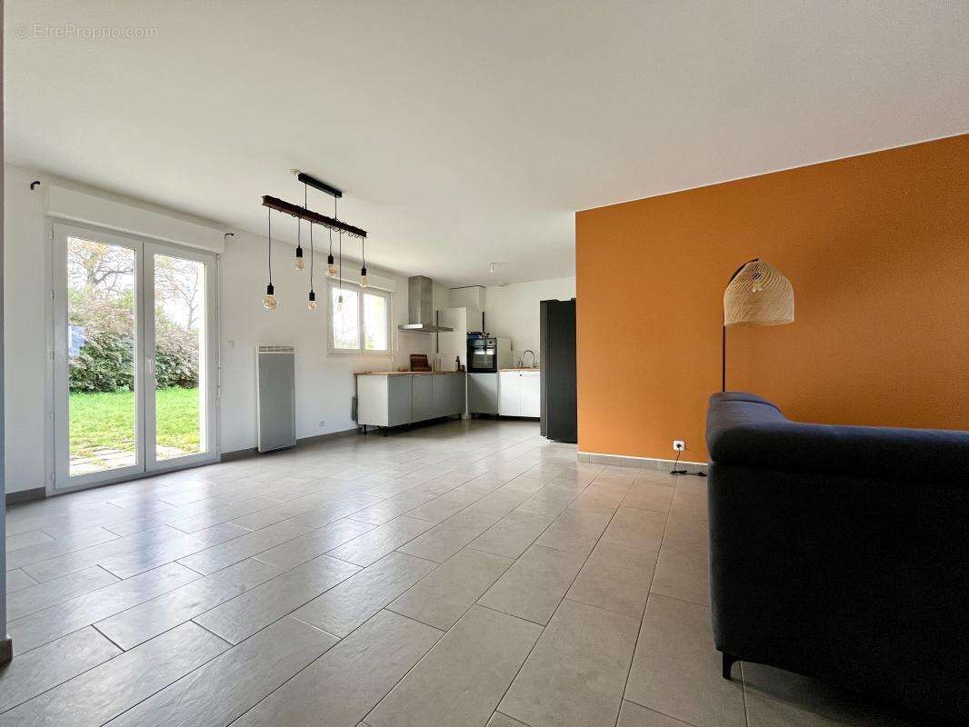 Maison à SAINT-MACAIRE-EN-MAUGES