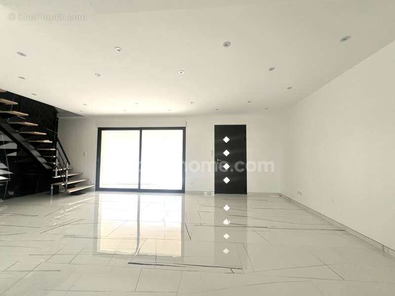 Maison récente 115 m² – 3 chambres – Terrain 762 m² – Noyers-sur-Cher – Aucun travaux - photo 5