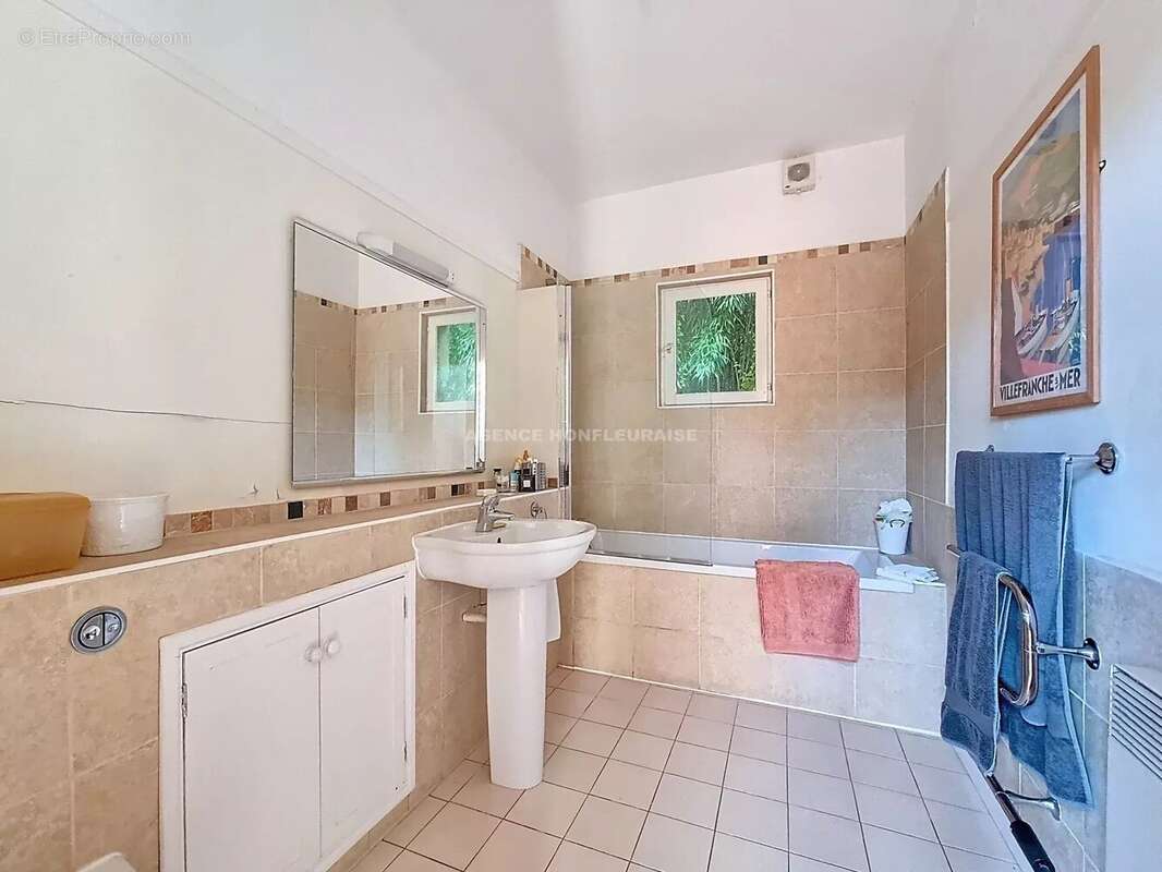 Maison à LA RIVIERE-SAINT-SAUVEUR