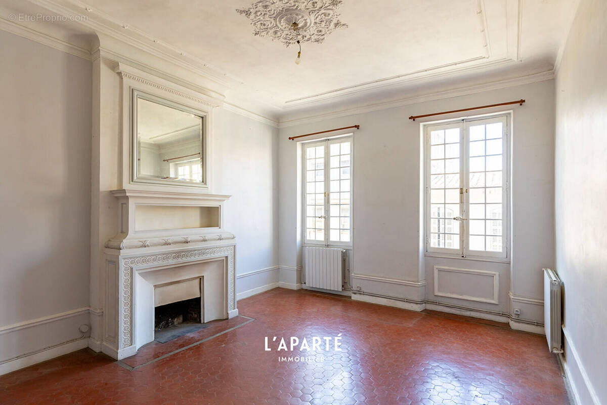 Appartement à MARSEILLE-6E