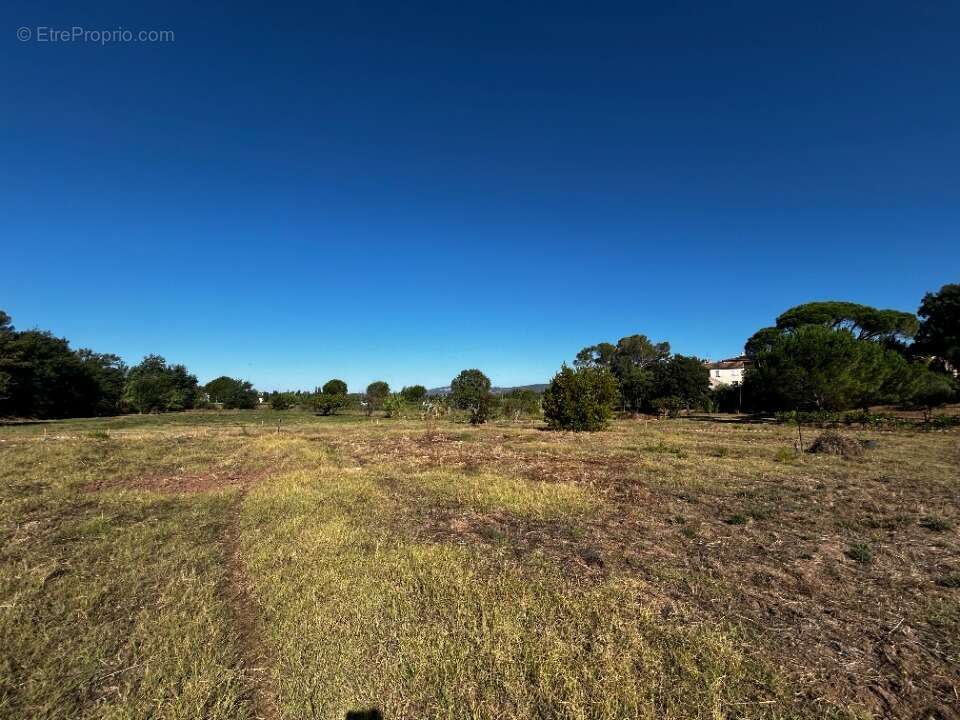 Terrain à FREJUS