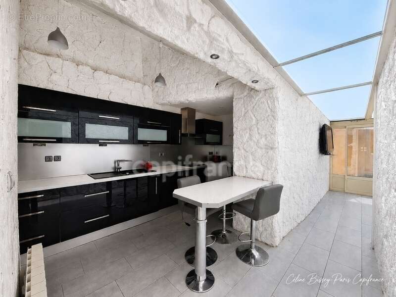 Maison de ville 228M2, 4 chambres, cour et terrasse - photo 3