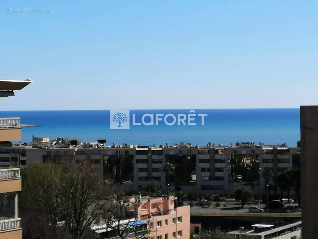 Appartement à SAINT-LAURENT-DU-VAR
