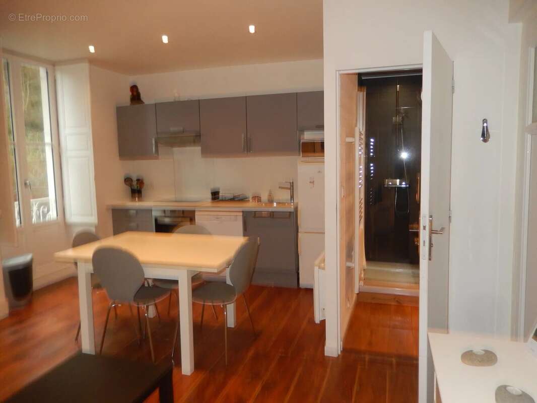 Appartement à EAUX-BONNES
