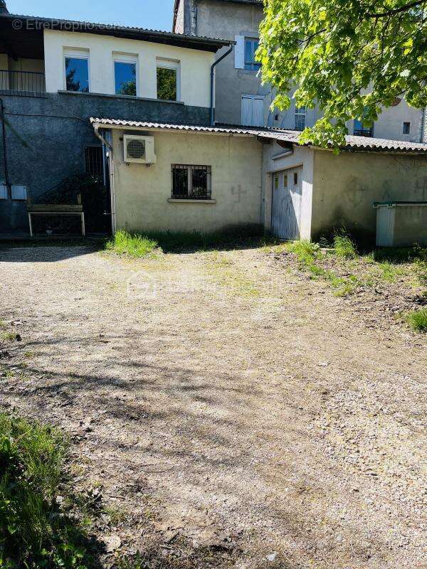 Commerce à MORESTEL