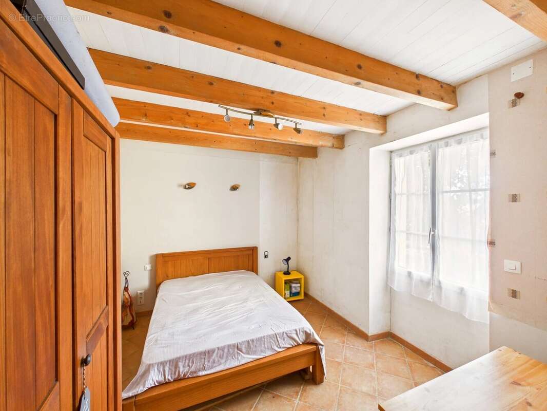 Propriété de caractère exceptionnelle avec appartement indépendant, potentiel gîte, garages et grand hangar - photo 8