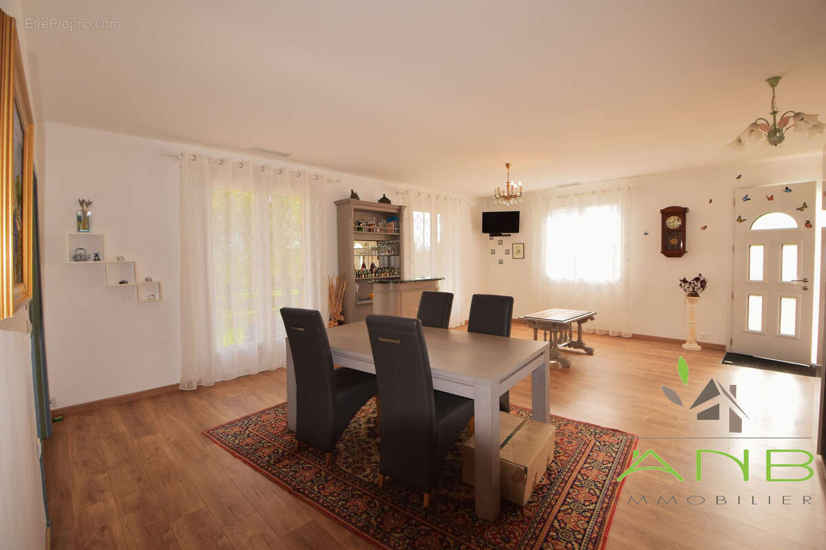 Maison à MILHAC-DE-NONTRON