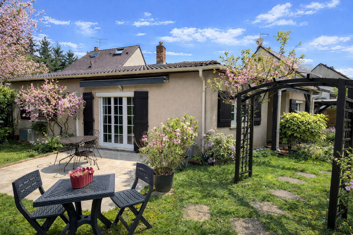 Maison à BALLAINVILLIERS