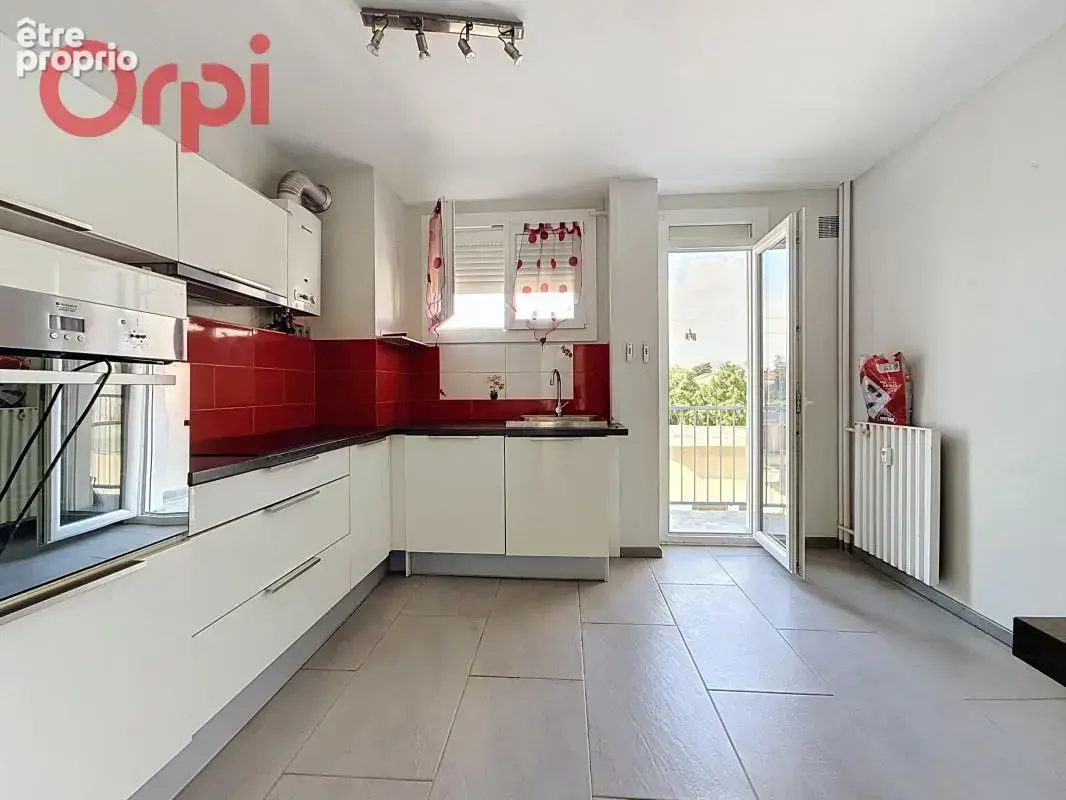 Appartement À Vendre 3 pièces La Seyne/mer - ascenseur - parking - DPE C - photo 4