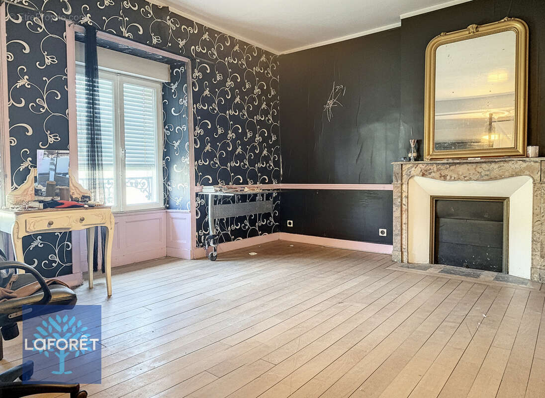 Maison à LOUVIGNE-DU-DESERT