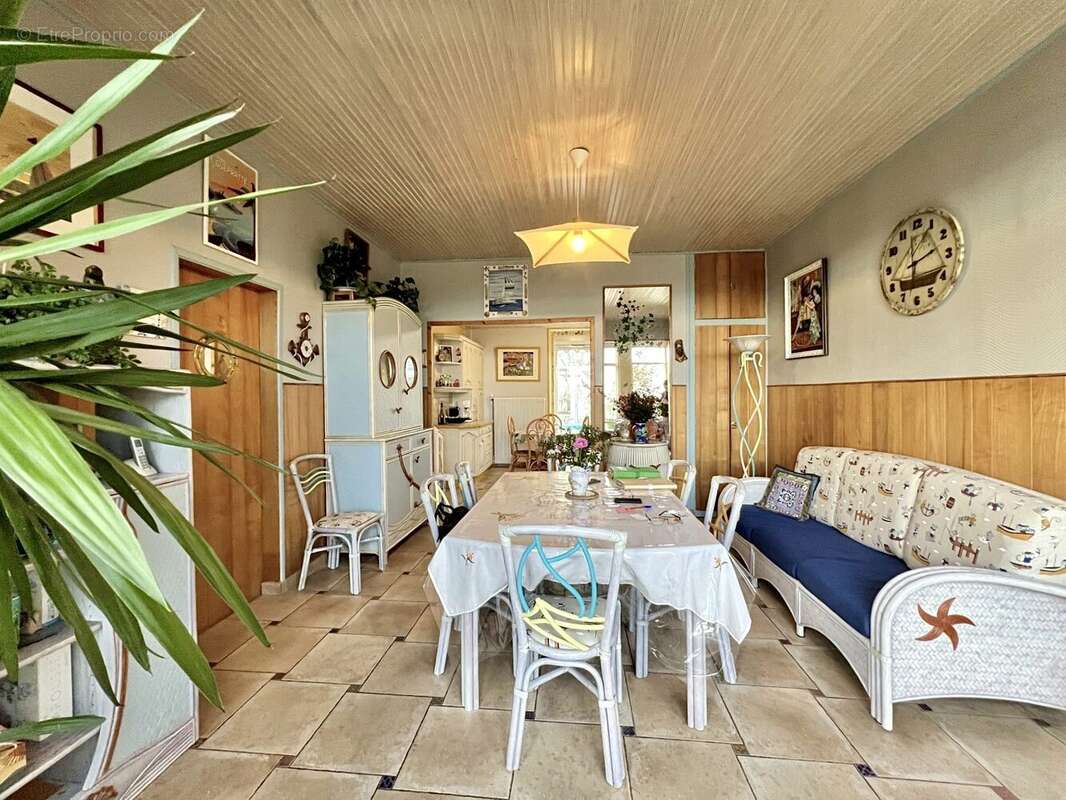 Salle à manger - Maison à SAINT-HILAIRE-DE-RIEZ