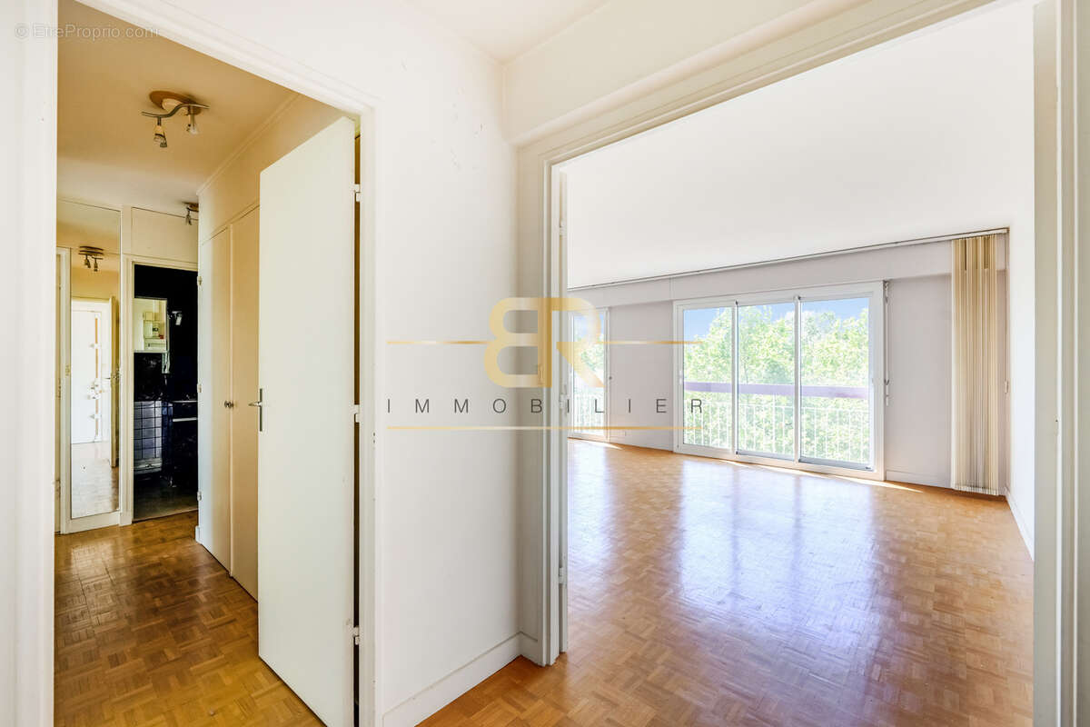 Appartement traversant de 3 pièces avec balcon, ascenseur et parking - photo 2