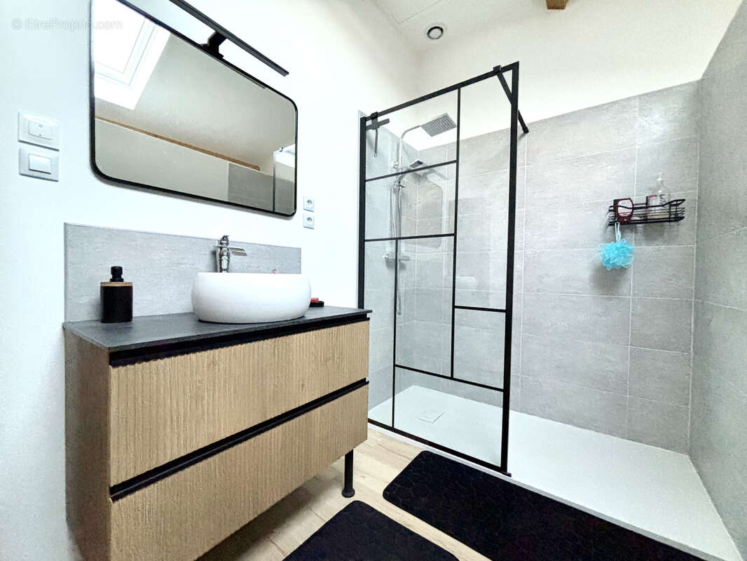 Maison à SAINT-MAGNE-DE-CASTILLON