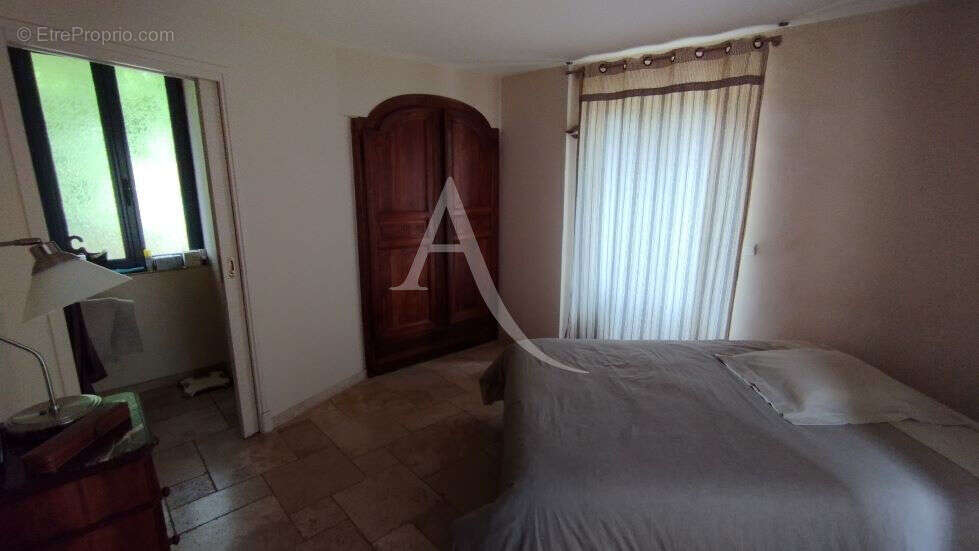 Maison à LES JUNIES