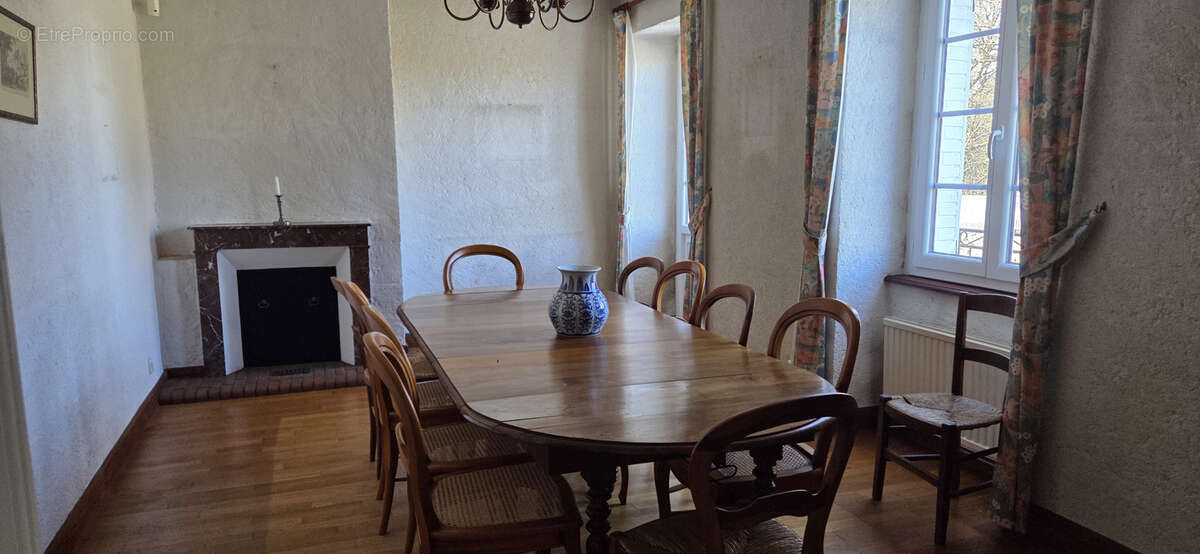 Maison à ARNAC-POMPADOUR
