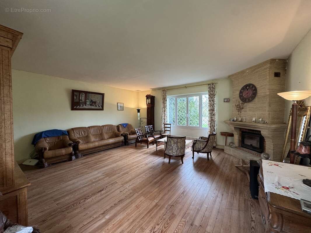 Maison 174 m² à Reignac  - photo 29