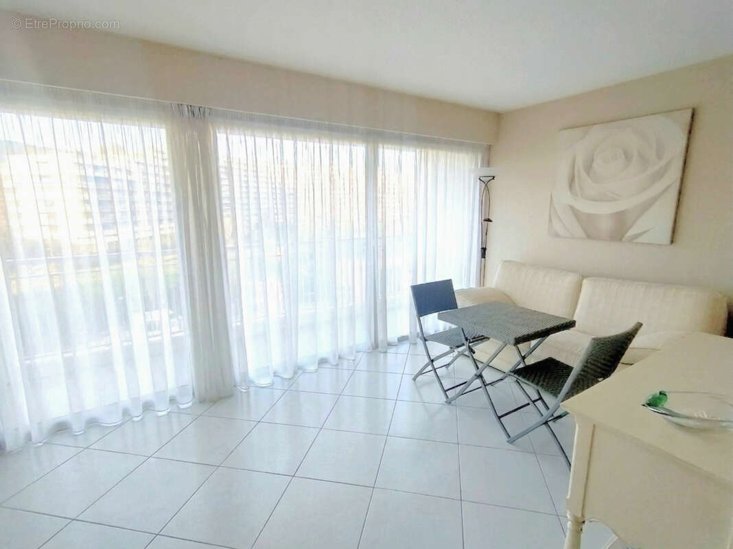 Appartement à MANDELIEU-LA-NAPOULE