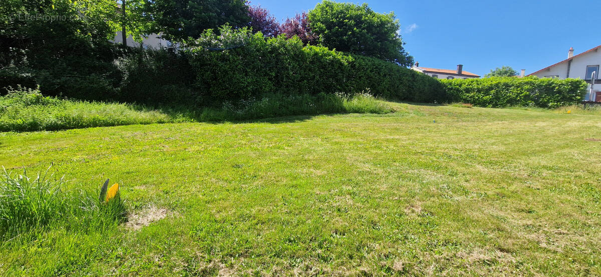 Terrain à ORCINES