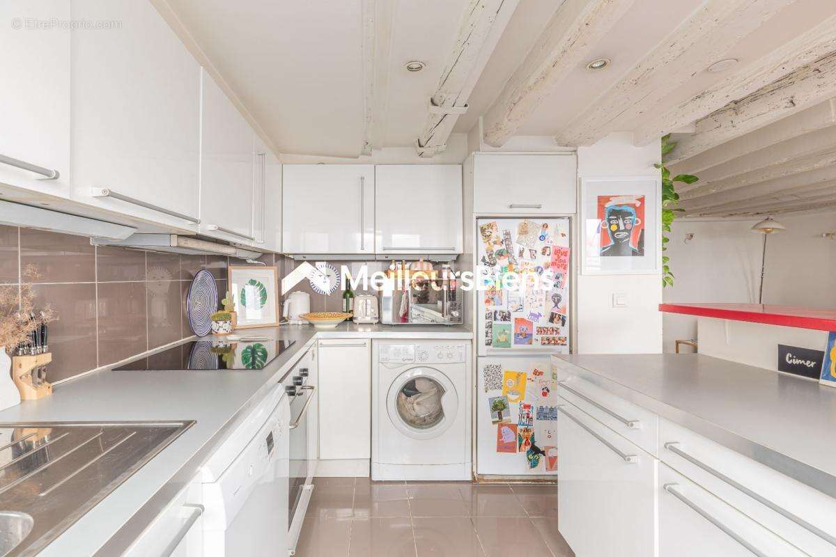 Appartement à PARIS-3E