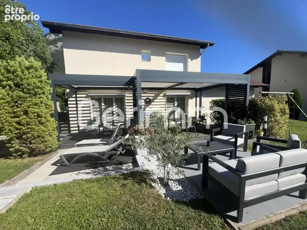 Vente - Maison - 6 pièces + cuisine - 132 m² - 519 000 € - LA - photo 4