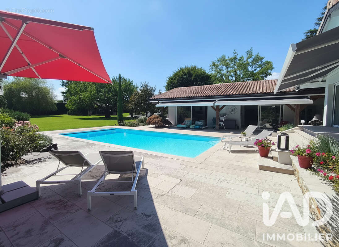 Maison 255 m² à Allinges  - photo 2