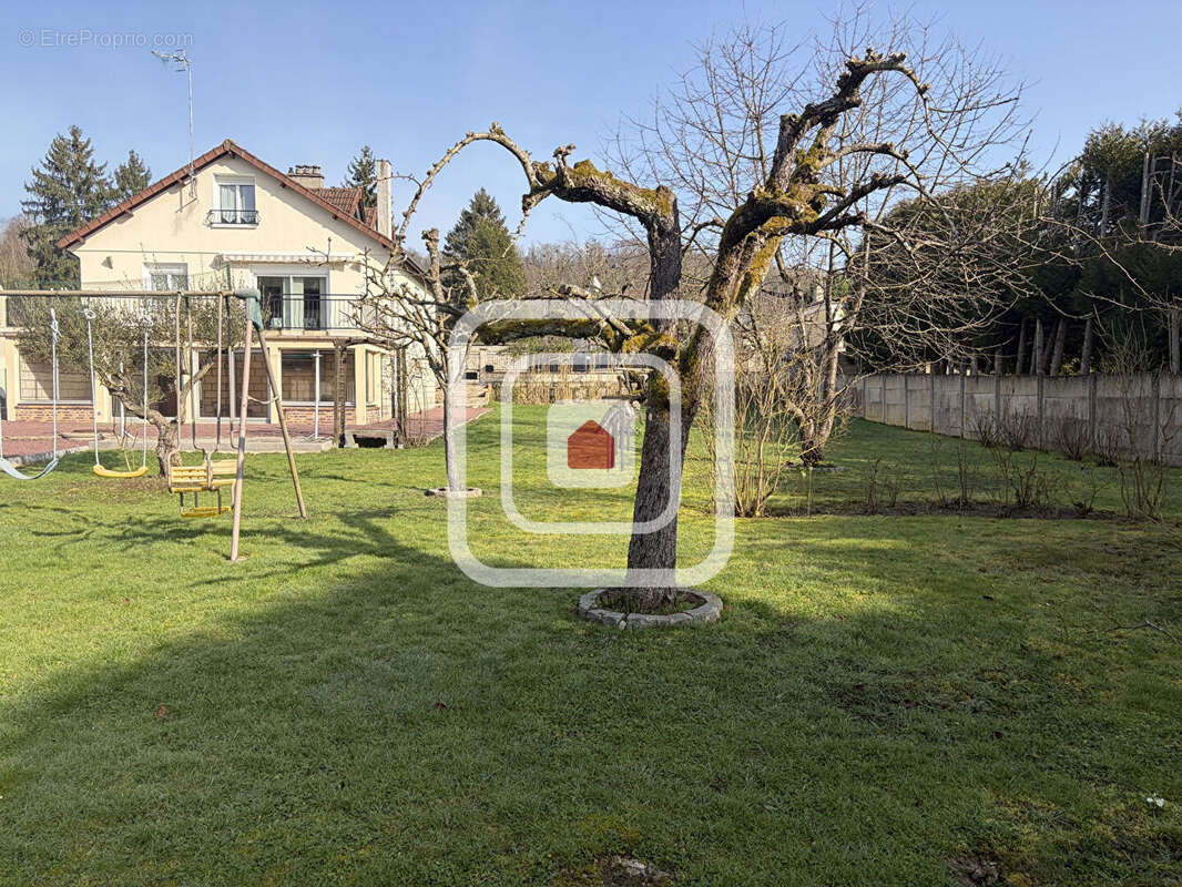 Maison à VAILLY-SUR-AISNE