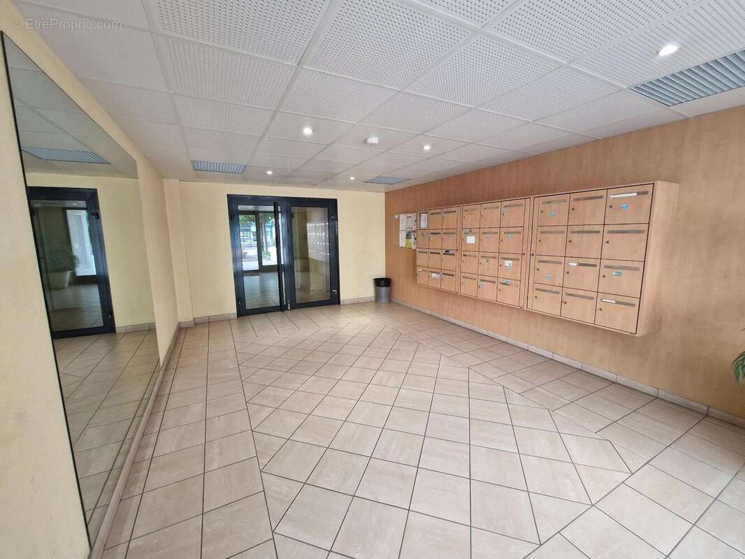   - Appartement à SAINT-PRIEST