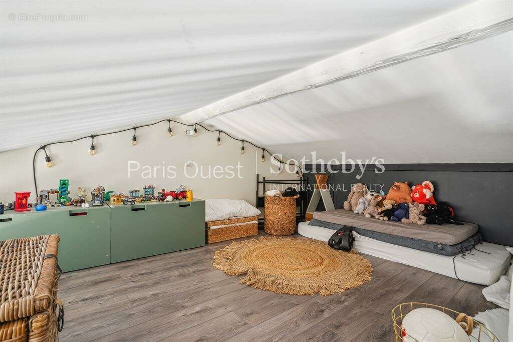 Appartement à NEUILLY-SUR-SEINE